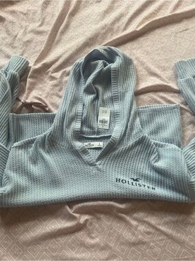 Hollister Women's Pale Blue Waffle Knit V-Neck Hoodie Sweater